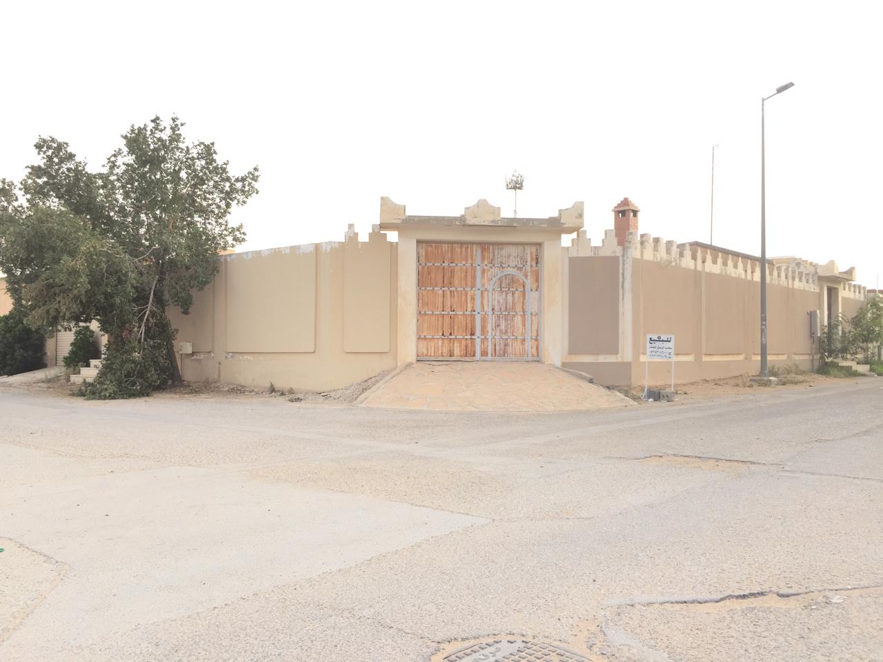 للبيع استراحه قسمين بحي الملك خالد بعنيزة مساحه 539 متر